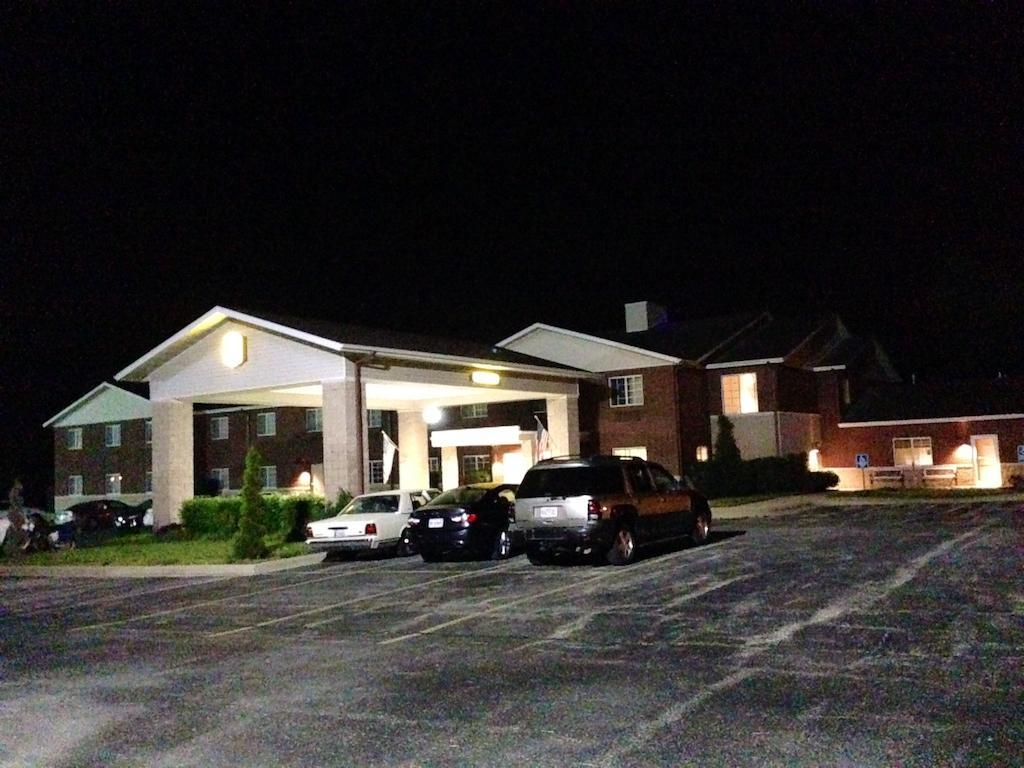 Super 8 By Wyndham Ava Motel Exterior foto